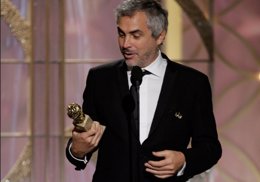Cuarón gana Globo de Oro a mejor director