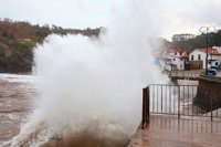 El litoral gallego, en alerta por oleaje