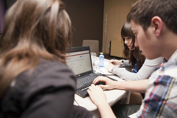 Los simuladores en las aulas incrementan el trabajo en equipo