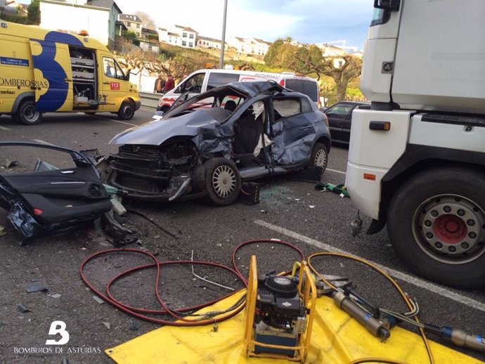 Accidente de tráfico en Castropol