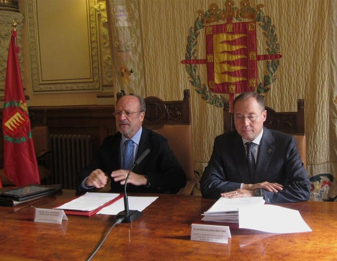 El alcalde de Valladolid junto al concejal de Hacienda, Alfredo Blanco