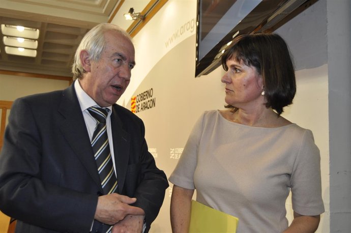 El consejero Francisco Bono y la directora general Elena Allué. 