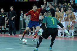 Sergio Lozano, Con La Selección Española, En Una Acción Del Partido