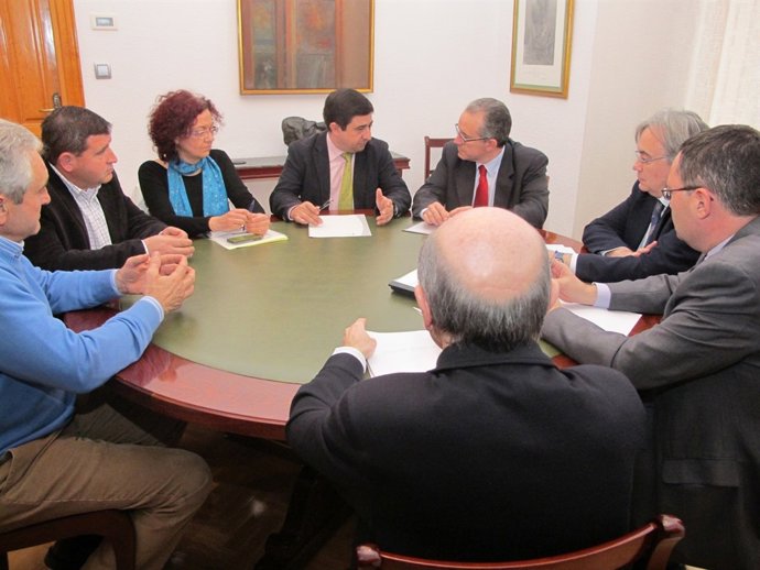 Reunión de Francisco Reyes con Endesa y alcaldes de Sierra Mágina