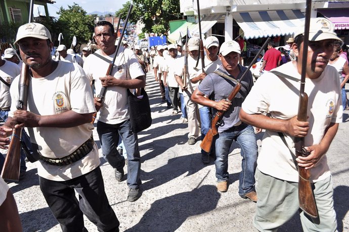 Hombres armados en Michoacán