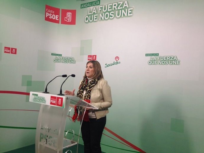A secretaria general del PSOE de Cádiz, Irene García, en rueda de prensa