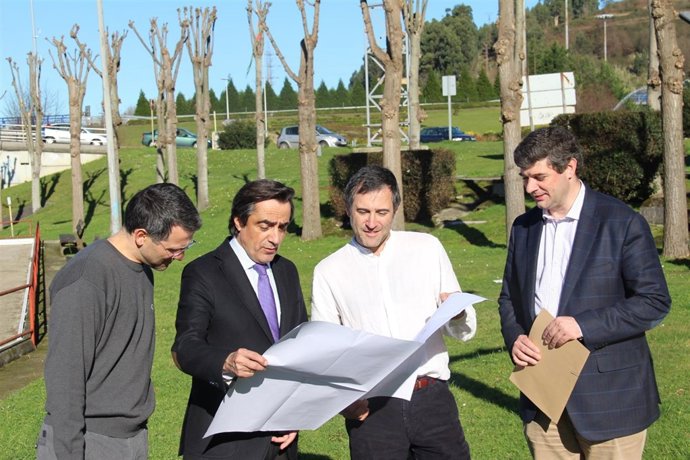El alcalde con el arquitecto del Centro de Emprendedores