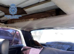 Uno de los vehículos en los que guardaban la droga incautada