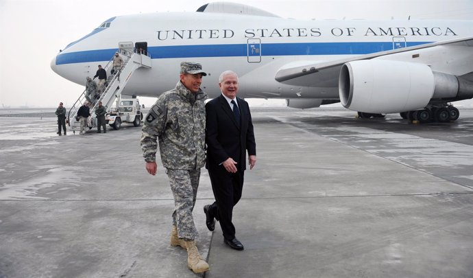Robert Gates llega Afganistán