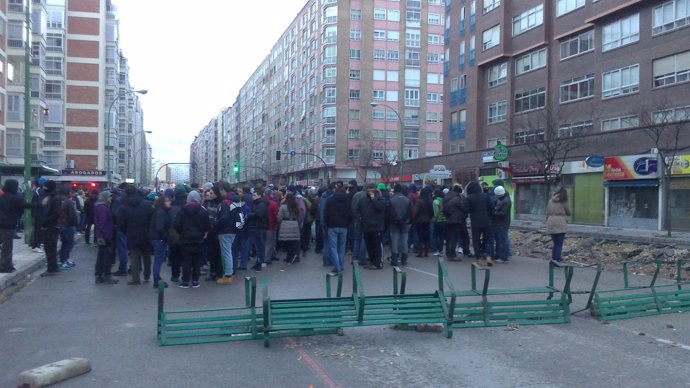 Concentración vecinal en Gamonal para evitar las obras en el bulevar