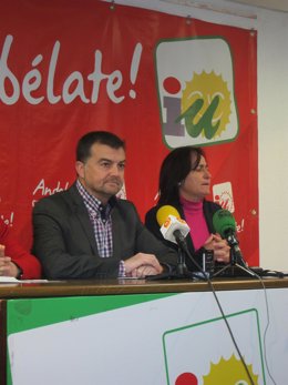 El coordinador de IULV-CA, Antonio Maíllo, y Rosalía Martín