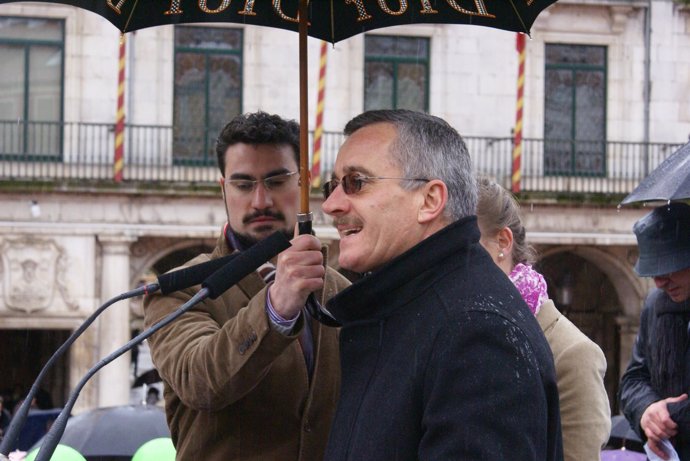 Ortega Lara lee el manifiesto en la marcha a favor de la vida en Burgos