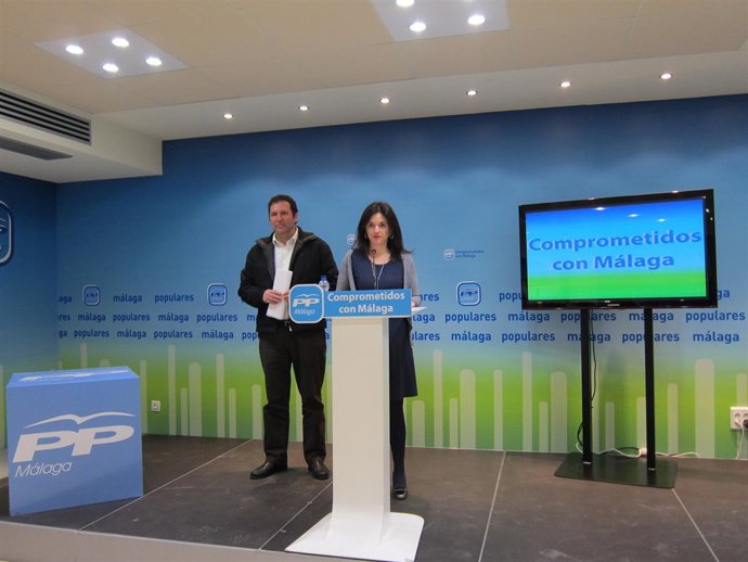 Ignacio Souviron y Margarita del Cid en la sede del PP