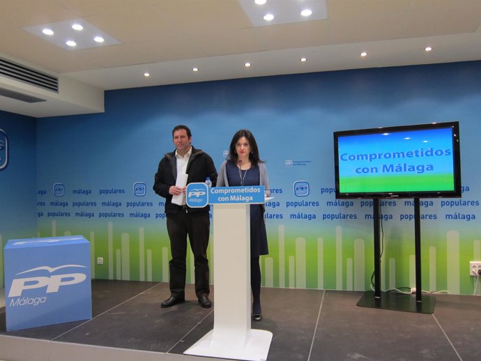 Ignacio Souviron y Margarita del Cid en la sede del PP