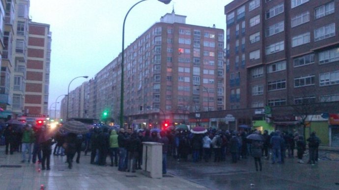 Unas 200 personas se concentran en Gamonal para impedir las obras