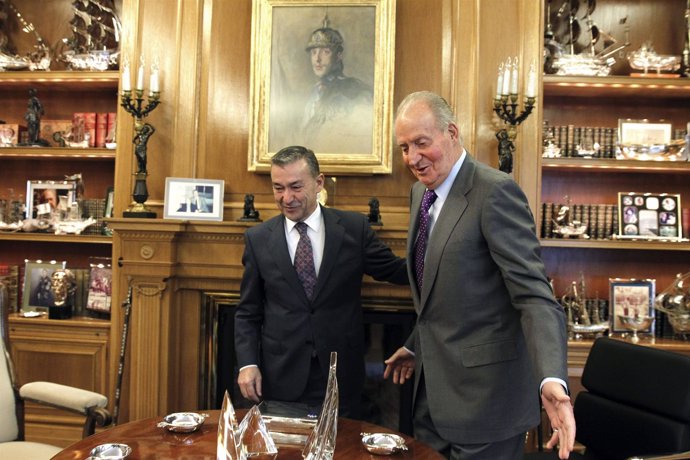 El Rey Juan Carlos y el presidente del Gobierno de Canarias, Paulino Rivero