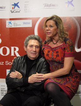 El cantante Miguel Ríos con la periodista Mari Cruz Soriano, en Zaragoza