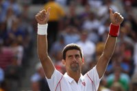 Djokovic crece en su tenis y se mete en la tercera ronda