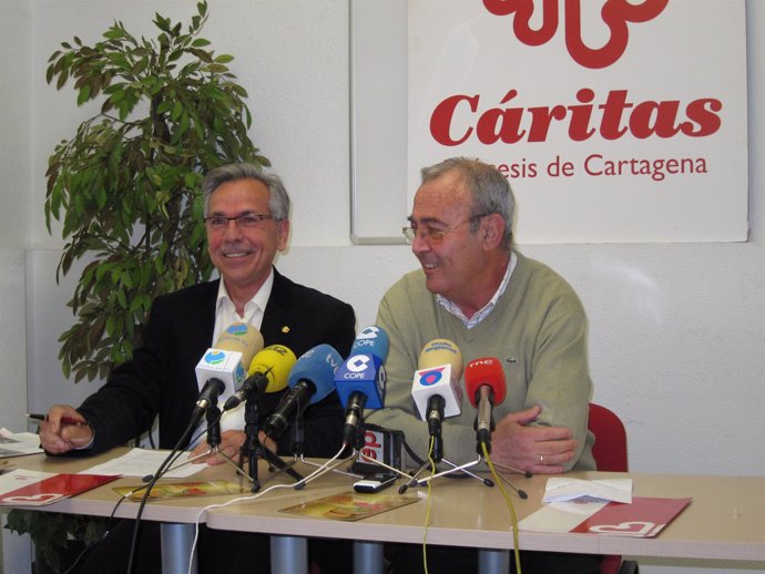 El secretario general de Cáritas, Antonio Sánchez y el director José Luis Leante