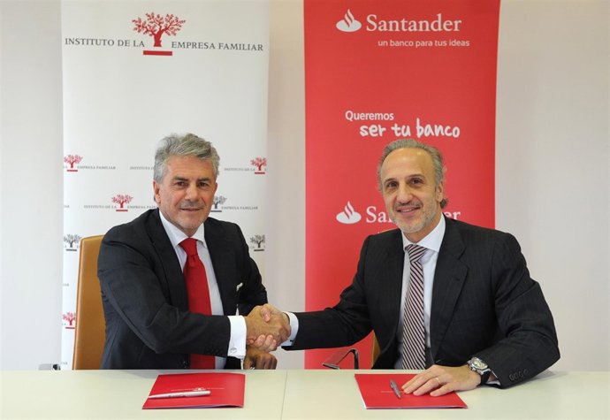 Enrique García Candelas y Andrés Tejero durante la firma del acuerdo