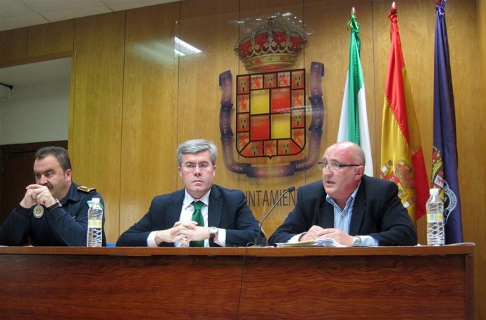 Domingo, Fernández de Moya y Ruiz prensentan la reordenación del tráfico.