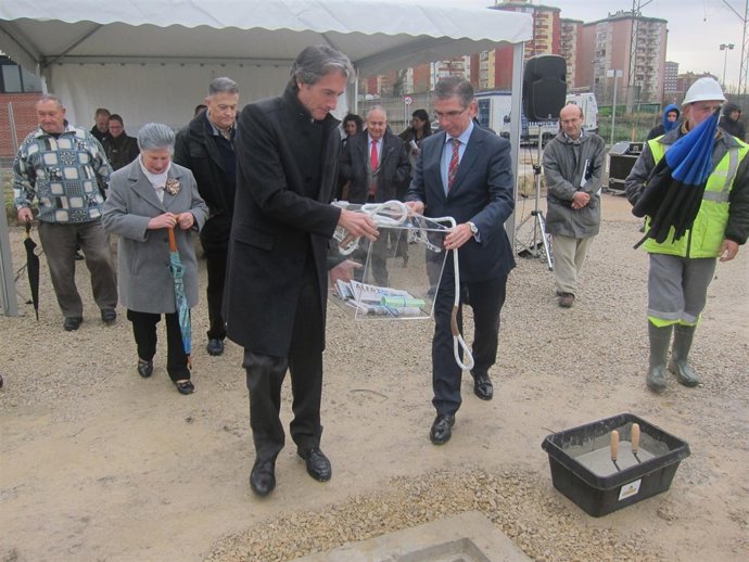 Colocación primera piedra 111 VPO en La Albericia 