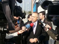 Consulta.- Navarro assegura que la renúncia de Ros és un gest que "l'honra"