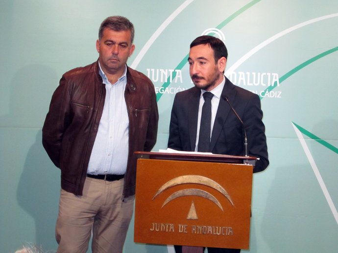 Manuel Cárdenas junto a Fernando López Gil en la rueda de prensa ofrecida