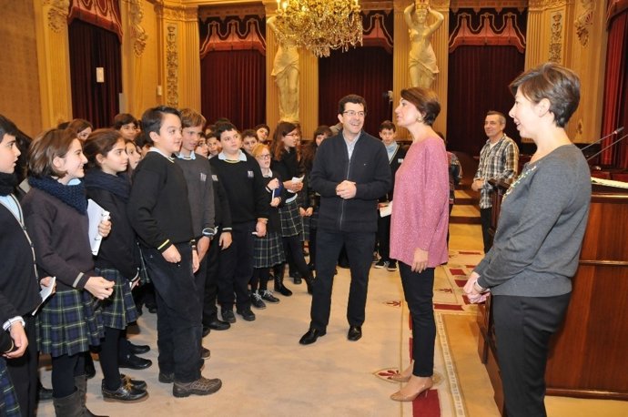 Margalida Durán en presentación concurso dibujo