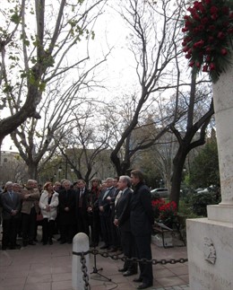El expresidente del TC Pascual Sala interviene en la ofrenda floral de M.Broseta