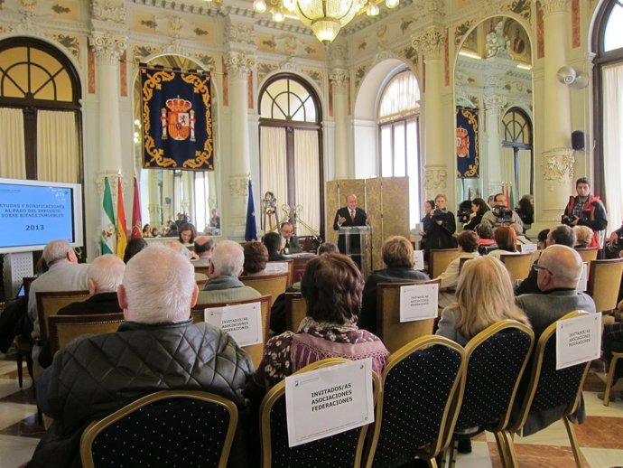 De la Torre interviene en el acto sobre las ayudas del IBI