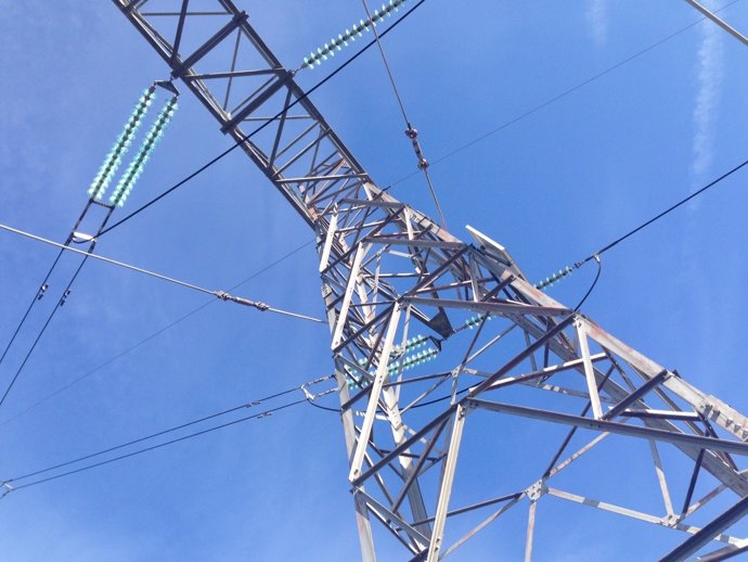 Torres de alta tensión, electricidad, luz