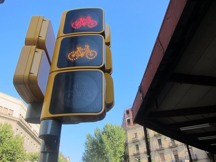 Semáforo Del Carril Bici De La Calle Urgell