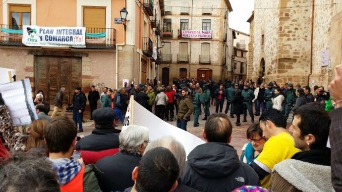 Concentración ante la firma del convenio sanitario Aragón-Castilla La Mancha