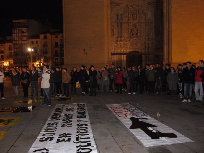 Concentración en apoyo a los vecinos de Gamonal en Logroño