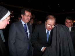 Juan Vicente Herrera, saluda a las Madres Benedictinas de Sahagún.