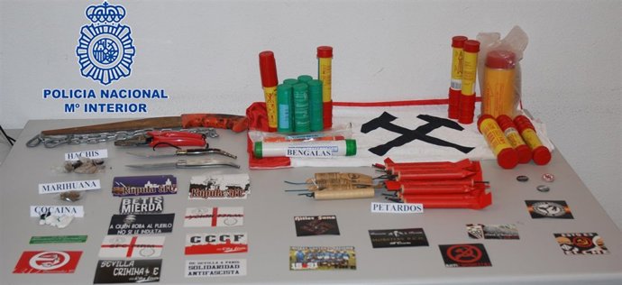 Objetos incautados a los ultras del Elche y del Sevilla