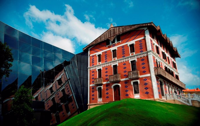 Fachada Del Museo Balenciaga