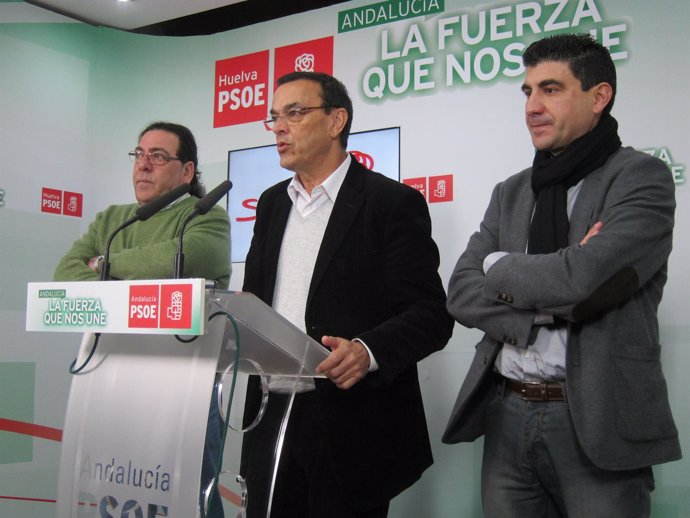 El secretario general del PSOE de Huelva, y dirigentes de CCOO y UGT.