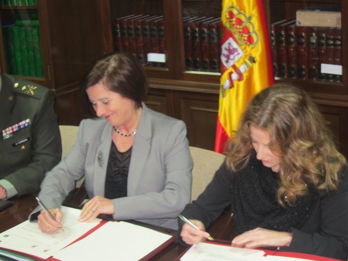 María José Sánchez Rubio, durante la firma del protocolo 