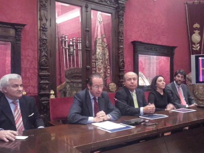 Rueda de prensa con el alcalde de Granada, José Torres Hurtado