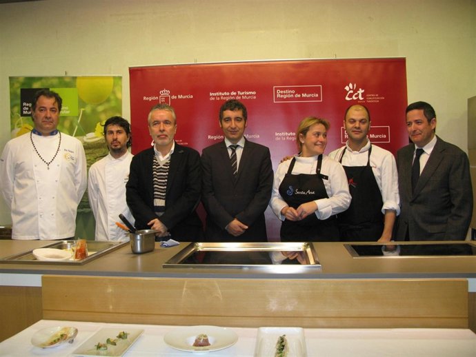 Cruz con los participantes en 'MadridFusión'