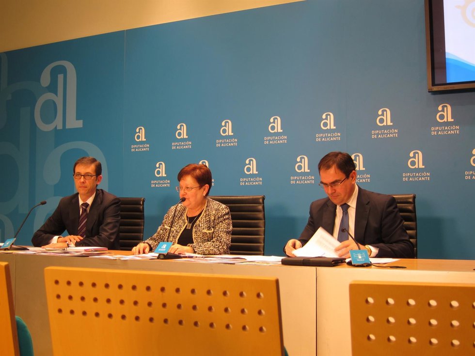 Fernández, Pastor y Albadalejo en la presentación de Fitur