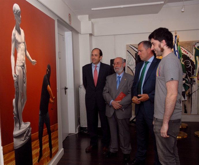 Entrega de premios de 2013 con el artista galardonado con el primer premio