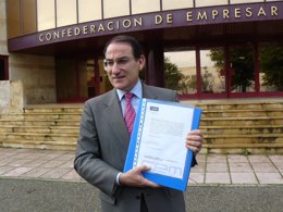 Javier Gonzalez de Lara presenta sus avales como candidato a la CEA