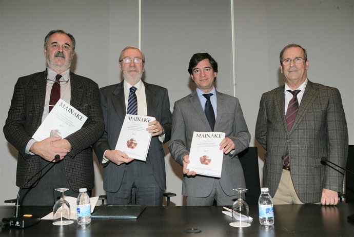 El diputado Juan Jesús Bernal presenta el número 33 de la revista Mainake