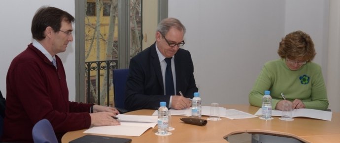 Convenio entre UIB, Cáritas y Colegio de Abogados