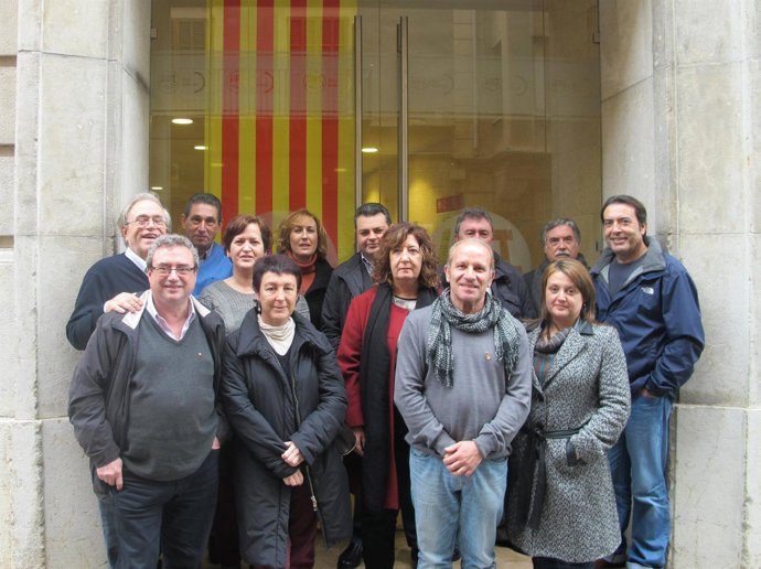 UGT y la senyera en la fachada de su sede