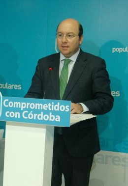 Rafael Navas en la sede del PP de Córdoba