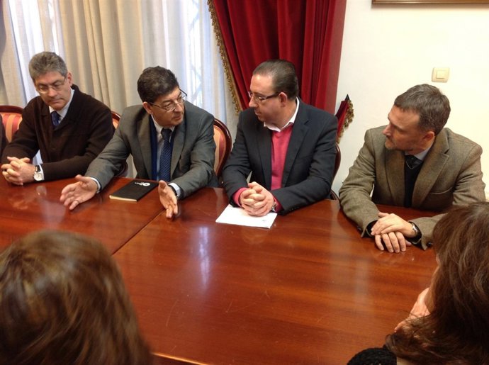 El vicepresidente de la Junta, Diego Valderas, en el Ayuntamiento de Aracena. 